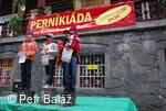 Perníkiáda 2009 - předání perníkijských medailí za Čapí stoj na jedné noze